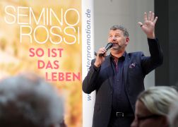 Fans Feiern Semino Rossi In Jena 00015